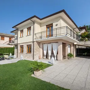Viola-comoda Villetta A Caprino Veronese
